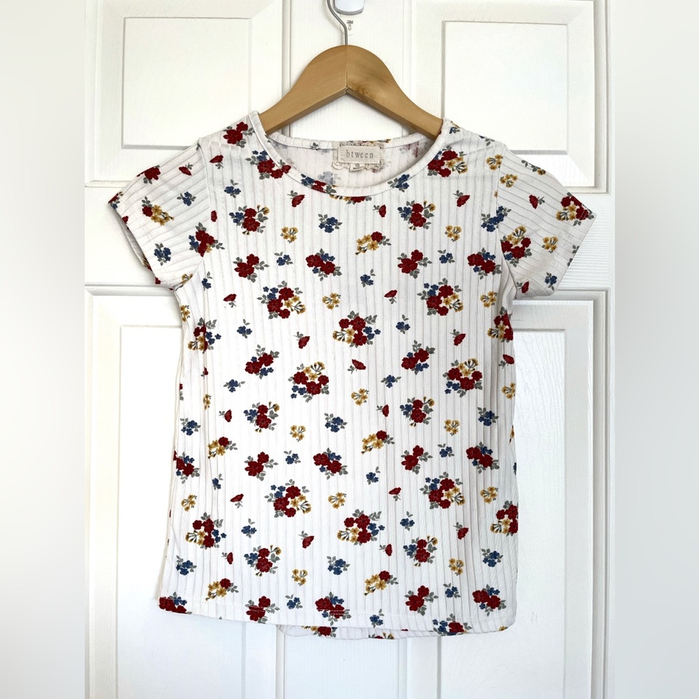 Kids btween brand. Size 10. Cute floral design on white top.